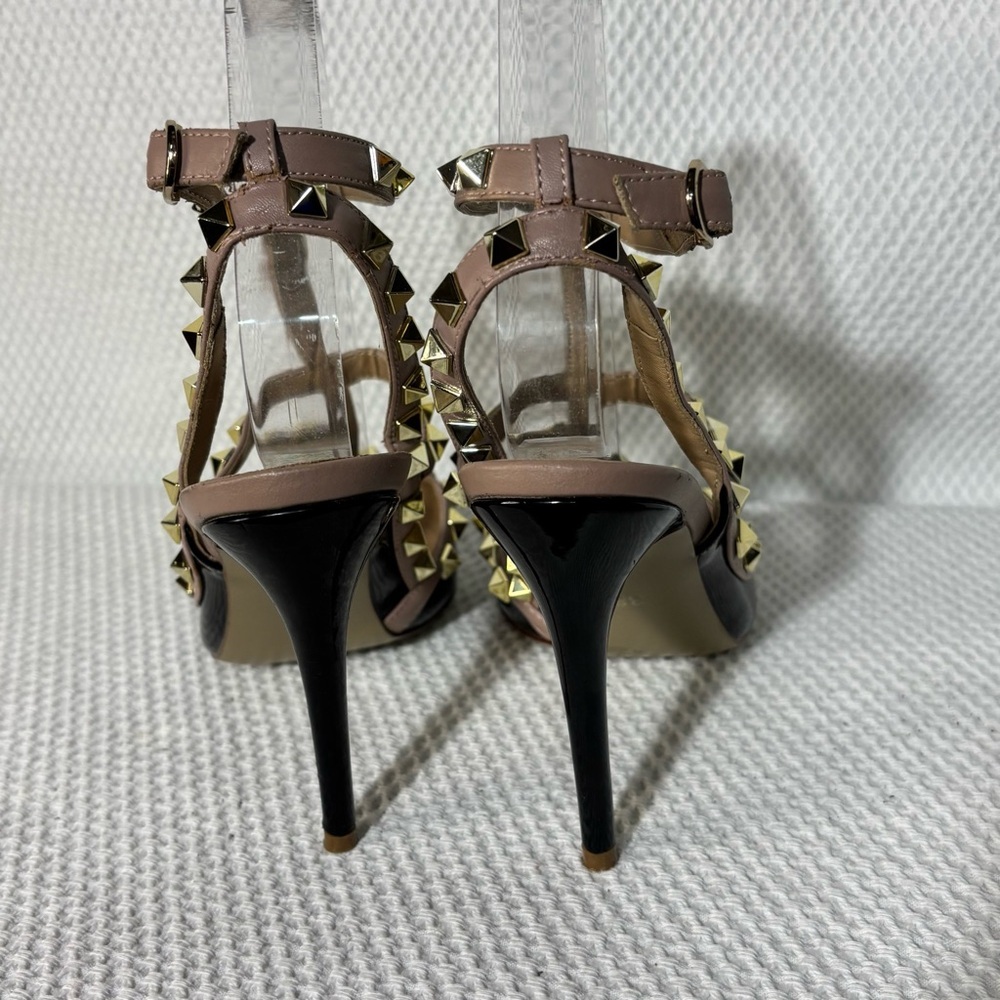 Valentino Garavani Sz 38 Black and Tan Studded Heels Slinbacks Pointy Toe - Picture 5 of 10